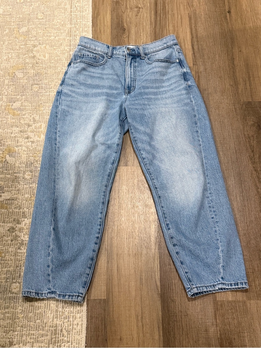 Evereve Light Wash Barrel Women's Jeans